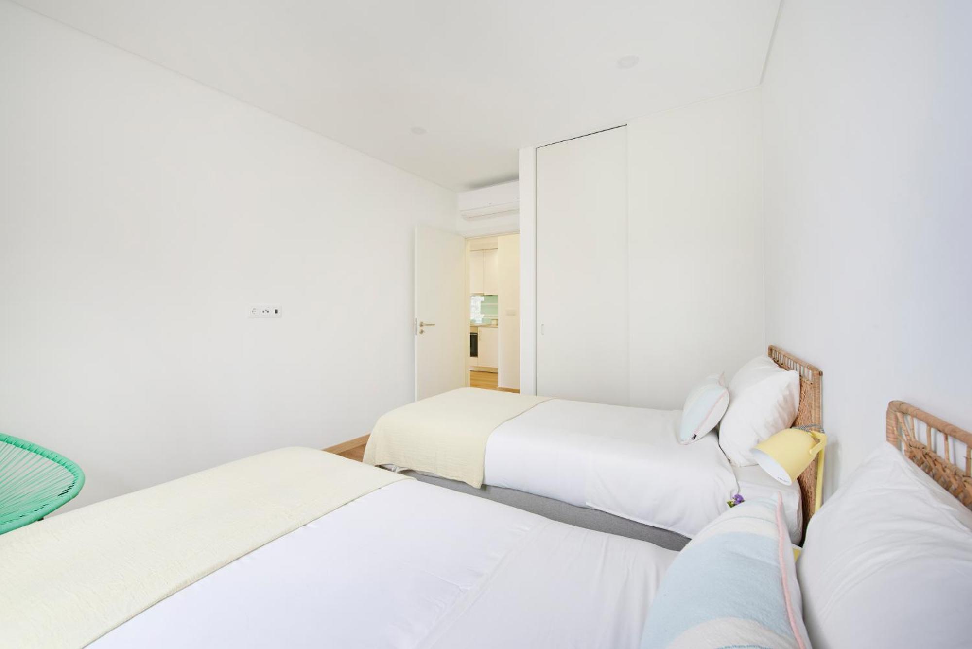 Beachside Modern Flat With Ac, By Timecooler Apartment Setubal